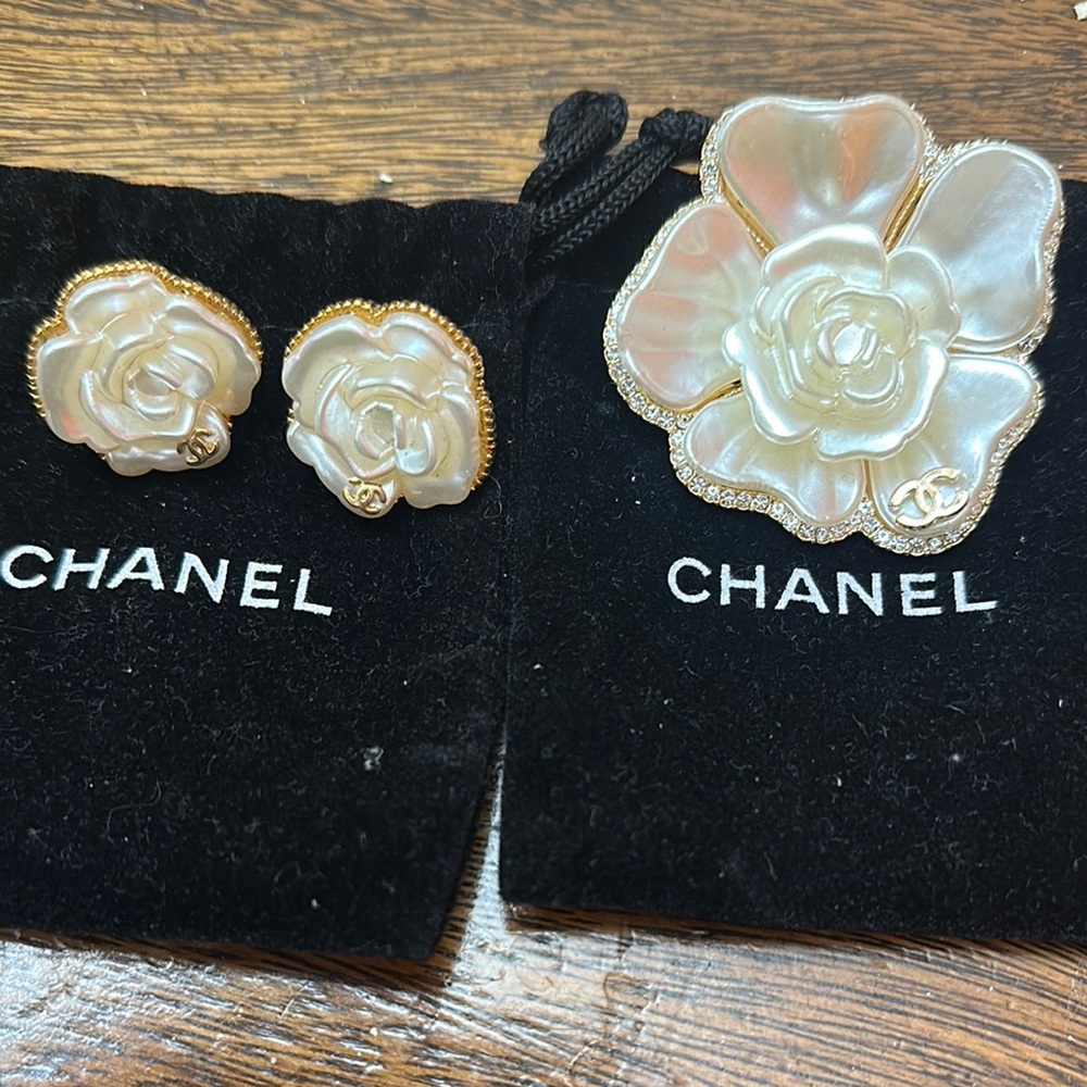 CHANEL Gold and Pearl Floral Jewelry Set